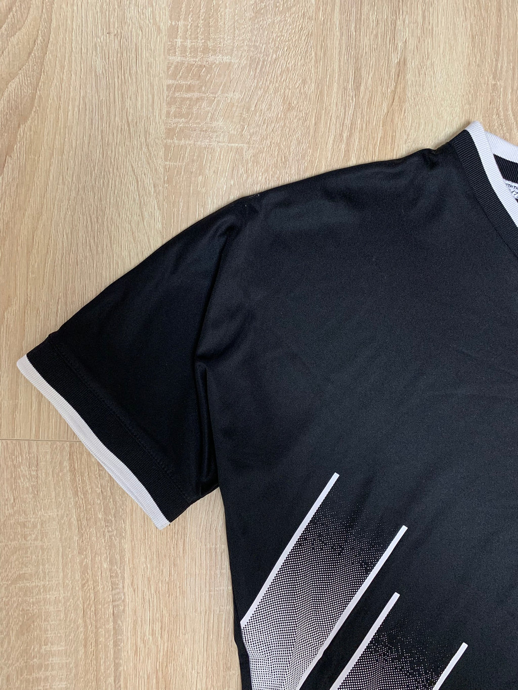 Camiseta Fútbol Adidas Negra Cuello Pico