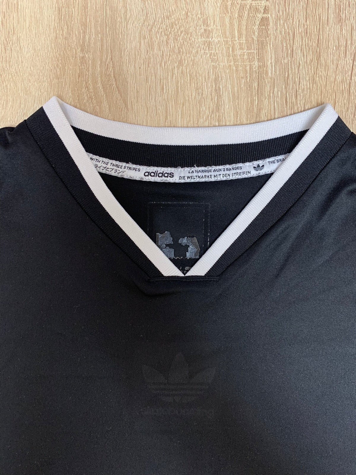 Camiseta Fútbol Adidas Negra Cuello Pico