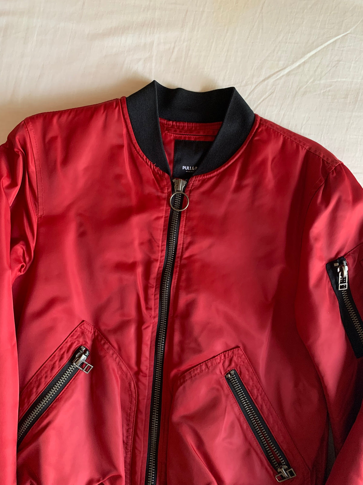 Bomber Pull&Bear Nylon Roja