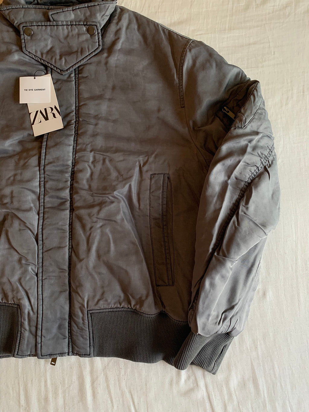 Bomber Zara Nylon Gris y Caqui