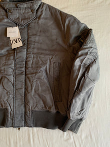 Bomber Zara Nylon Gris y Caqui