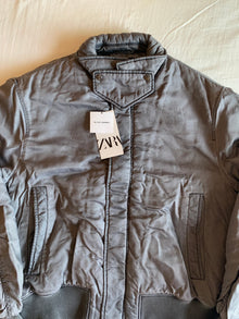 Bomber Zara Nylon Gris y Caqui