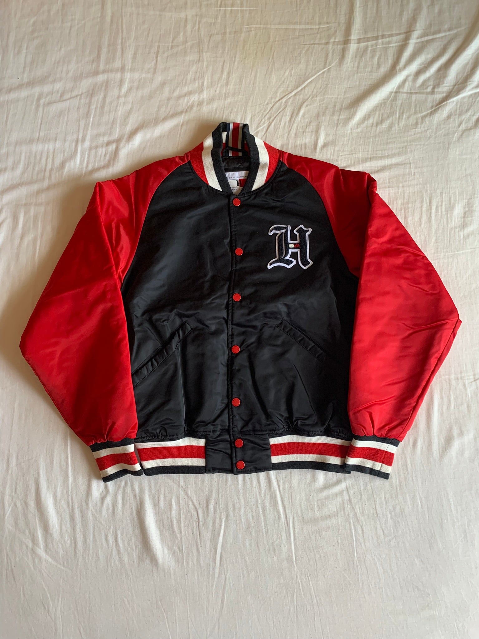 Bomber Tommy Hilfiger x Lewis Hamilton Negro y Rojo