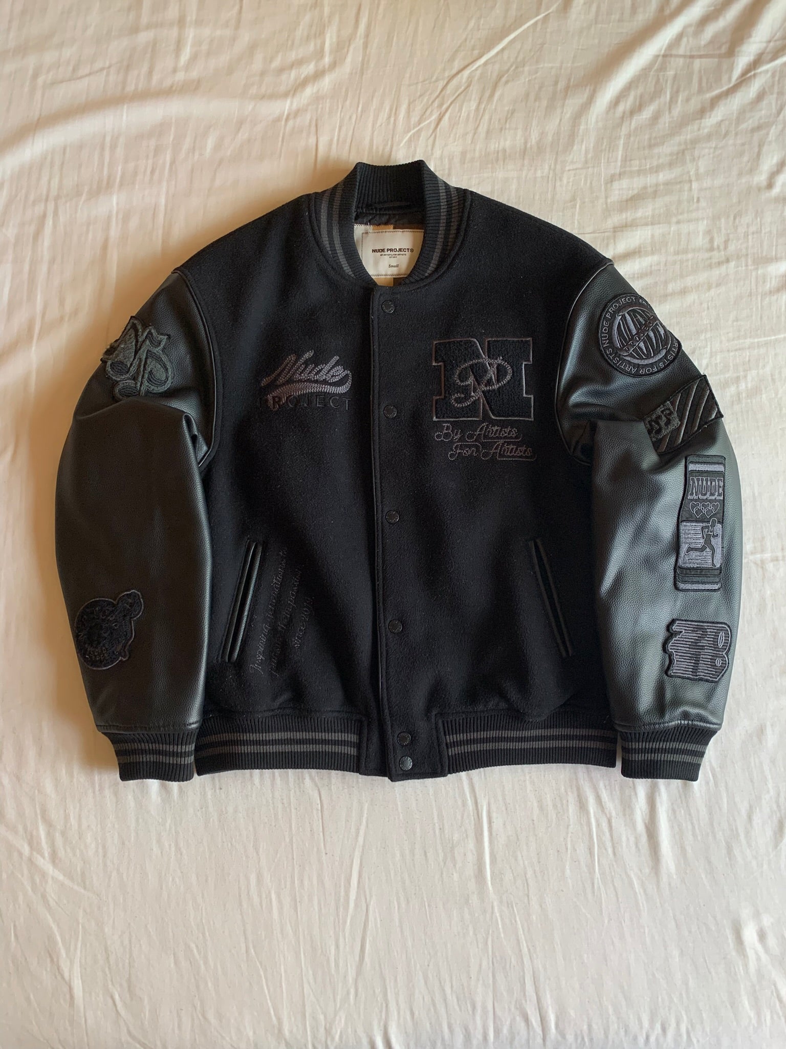 Chaqueta Varsity Nude Project Negra Piel