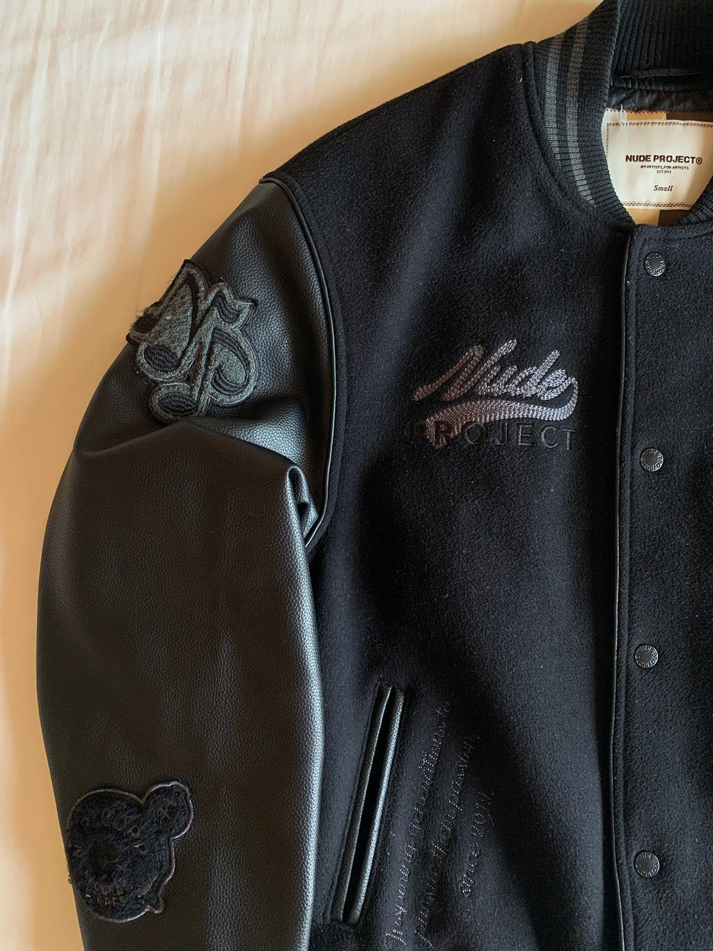 Chaqueta Varsity Nude Project Negra Piel