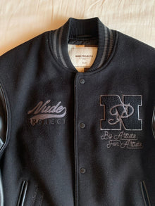 Chaqueta Varsity Nude Project Negra Piel