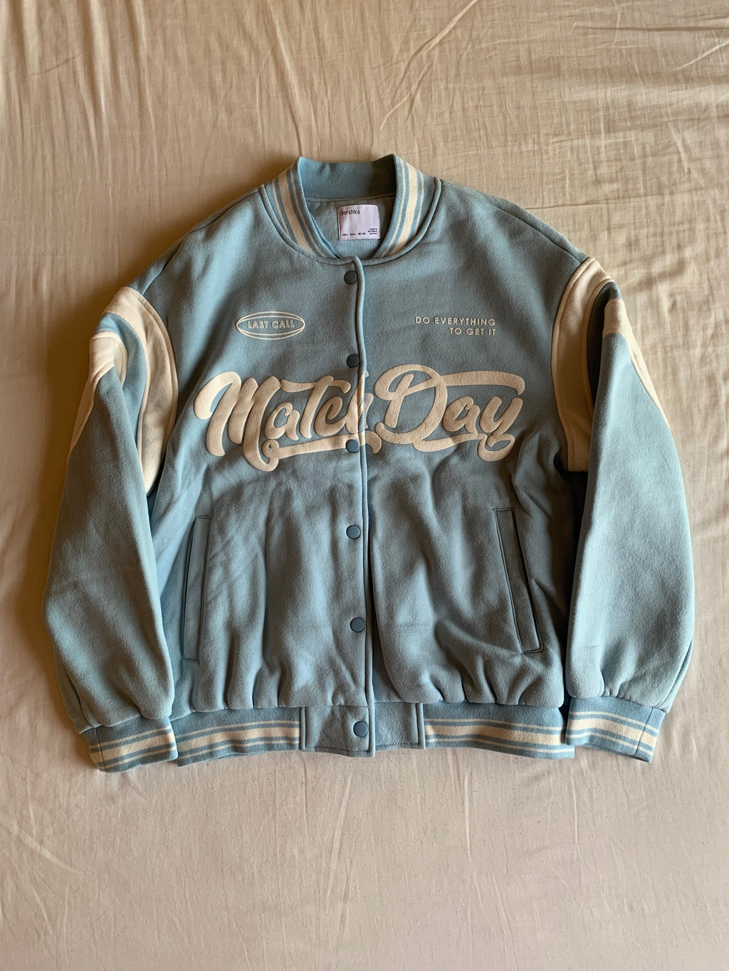 Chaqueta Varsity Bershka Match Day Azul Claro