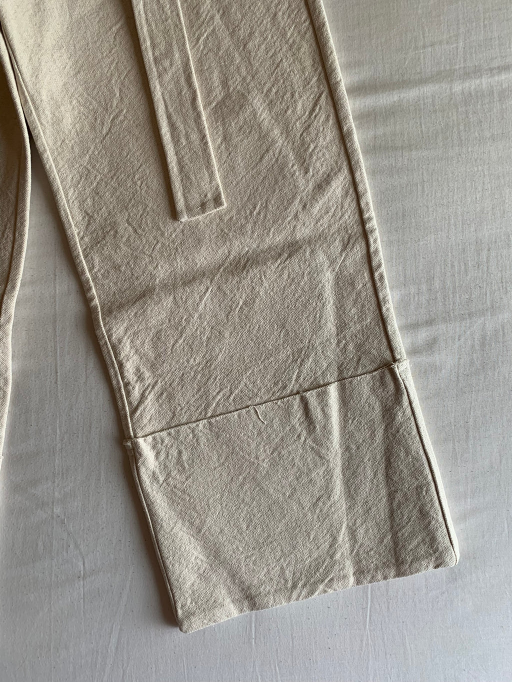 Pantalón Cargo Crudo con Cinturón