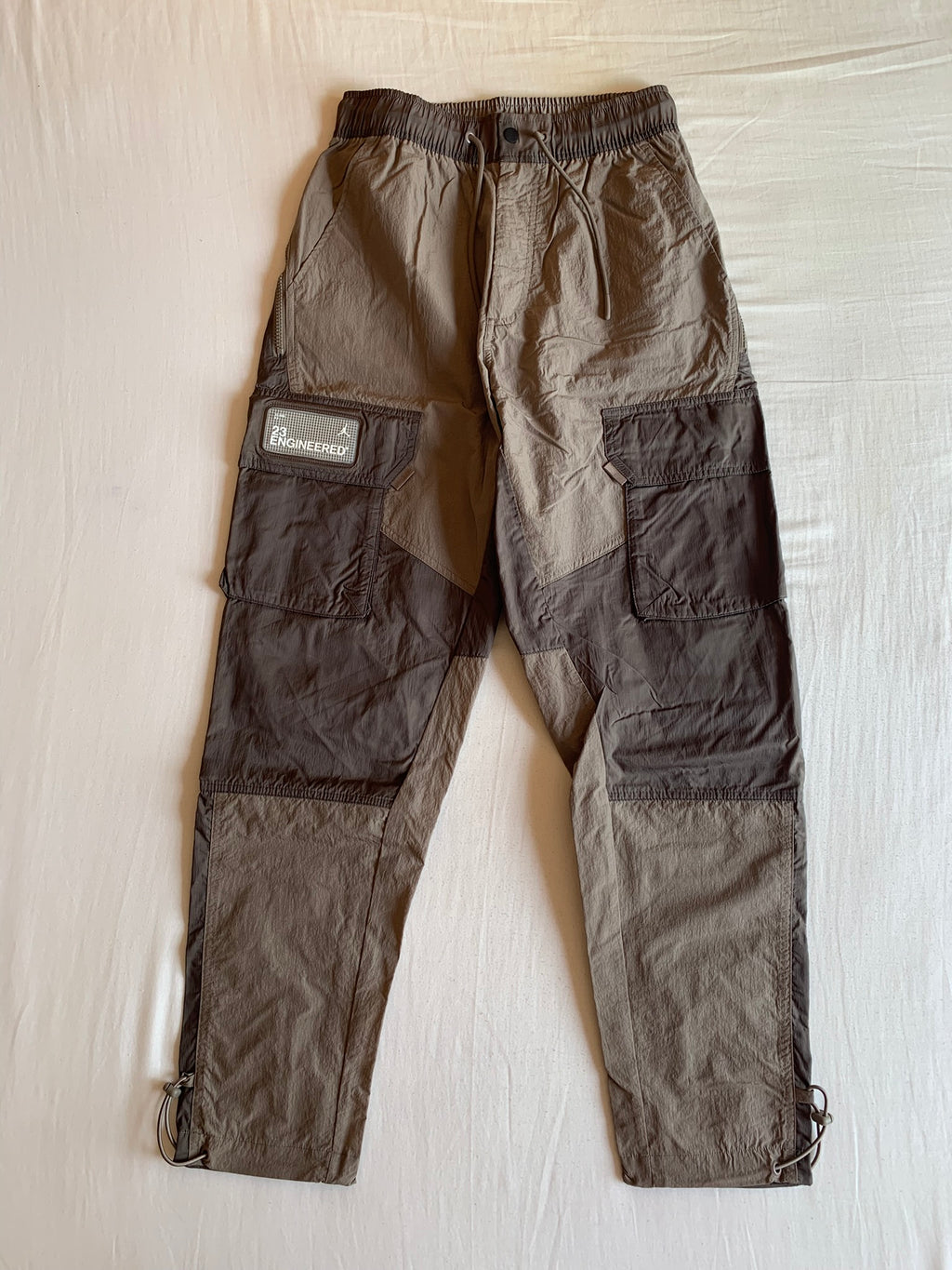 Pantalón Cargo Jordan Colorblock Gris y Taupe