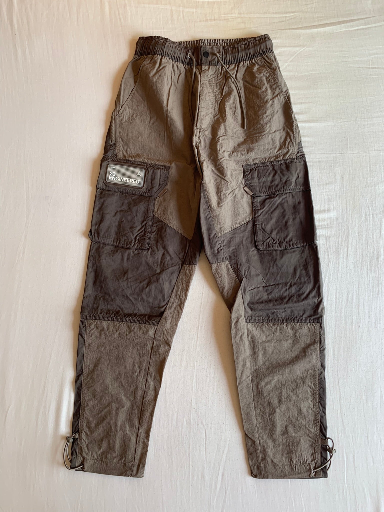 Pantalón Cargo Jordan Colorblock Gris y Taupe