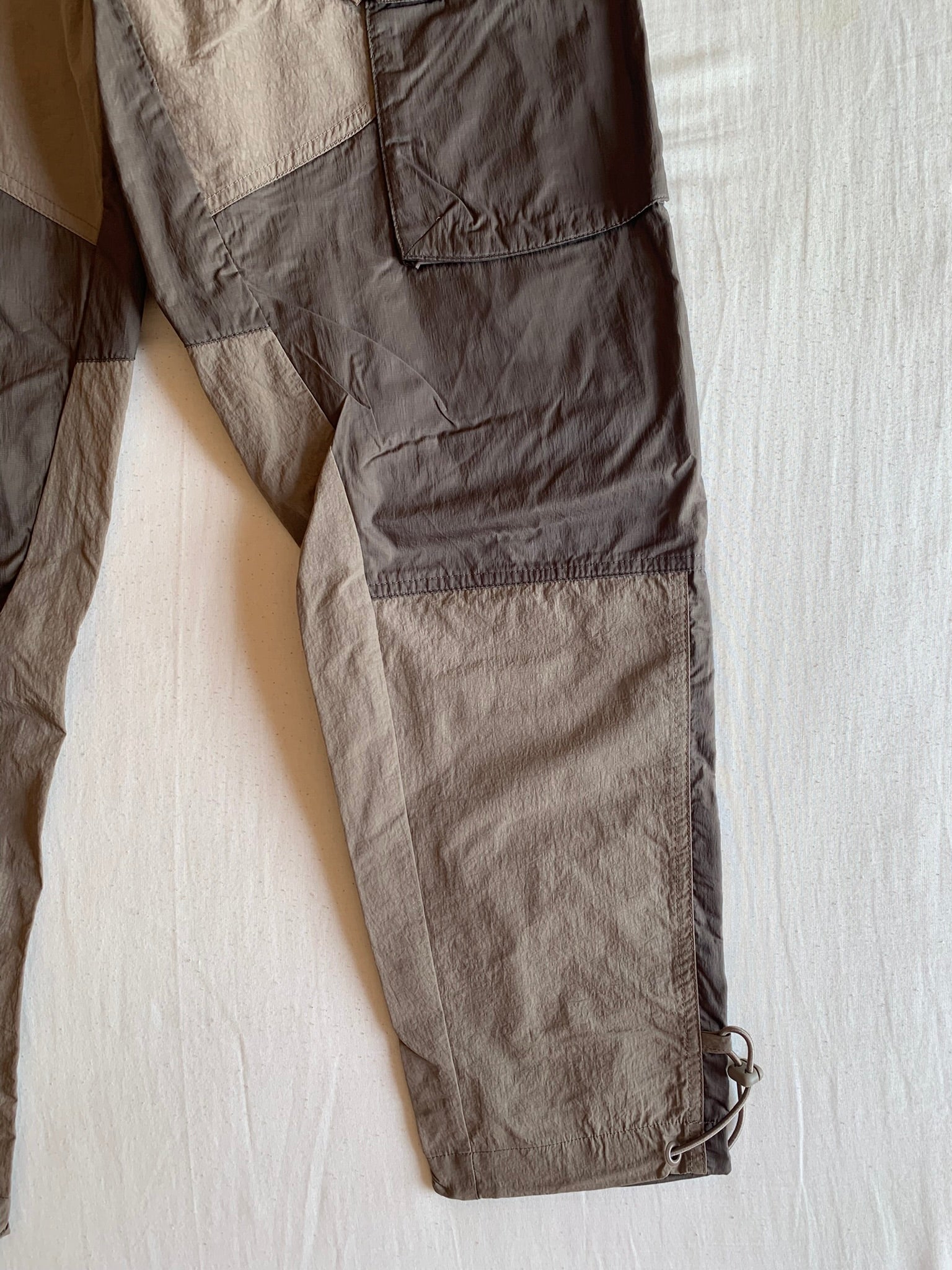 Pantalón Cargo Jordan Colorblock Gris y Taupe