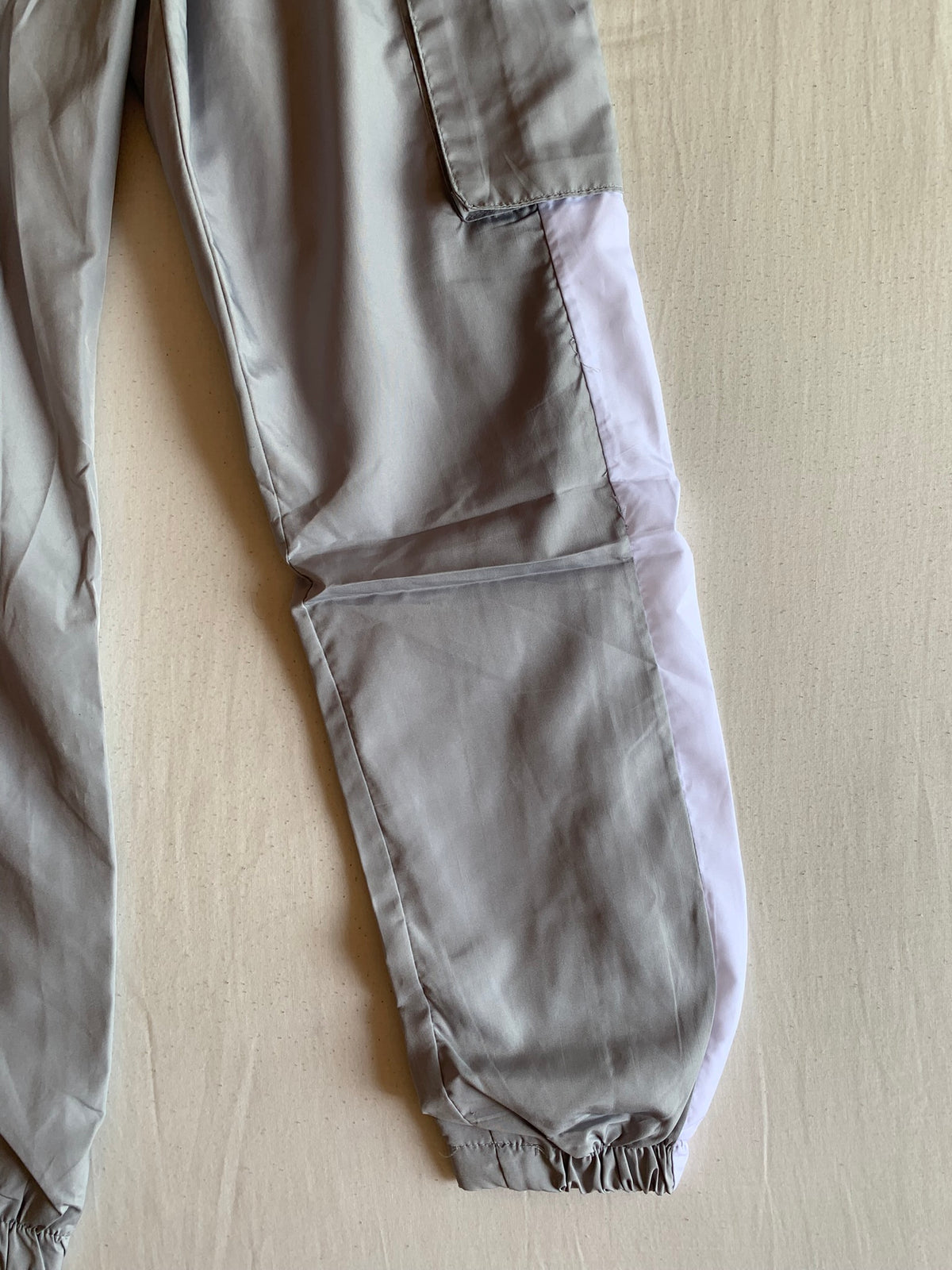 Pantalón Cargo Jogger BoohooMAN Gris