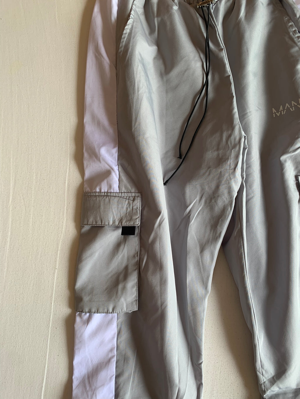 Pantalón Cargo Jogger BoohooMAN Gris