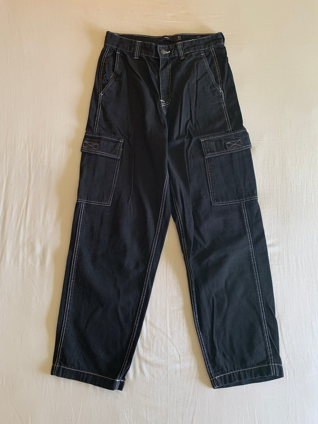 Pantalón Cargo Bershka Negro Pespunte Contraste