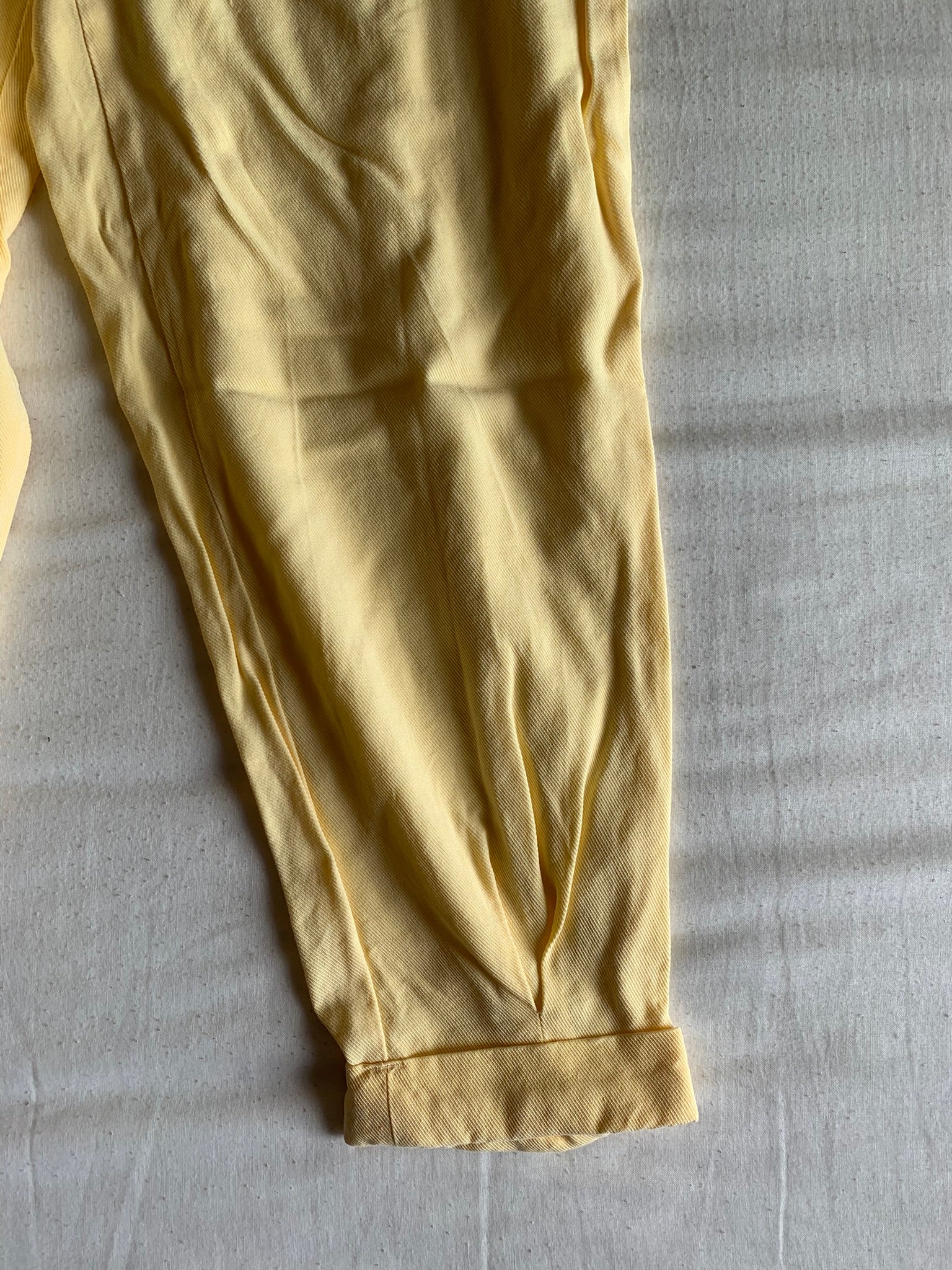 Pantalón Slouchy Bershka Amarillo Pastel