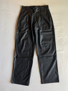 Pantalón Bershka Efecto Piel Negro