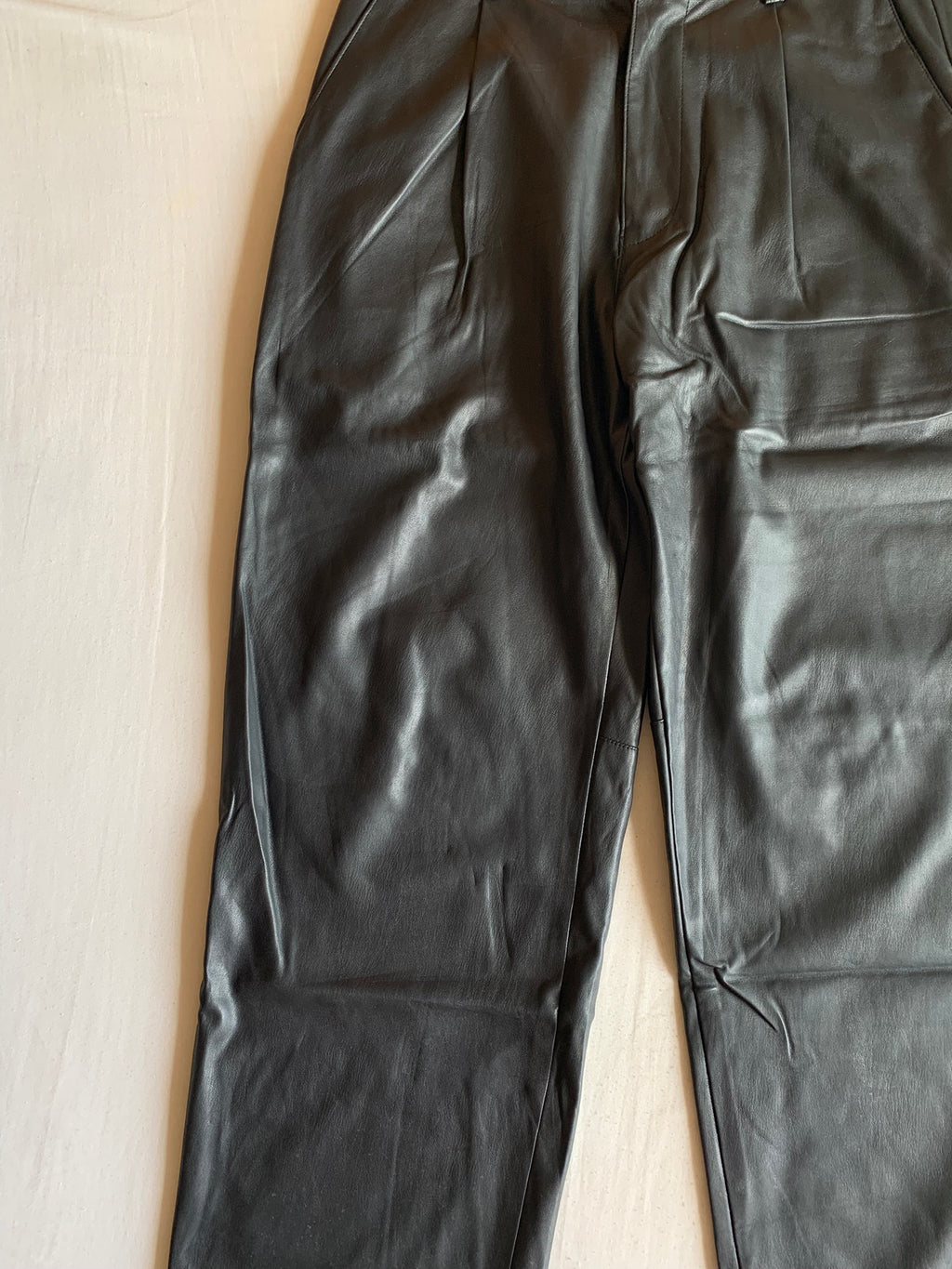 Pantalón Bershka Efecto Piel Negro