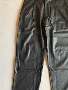 Pantalón Bershka Efecto Piel Negro