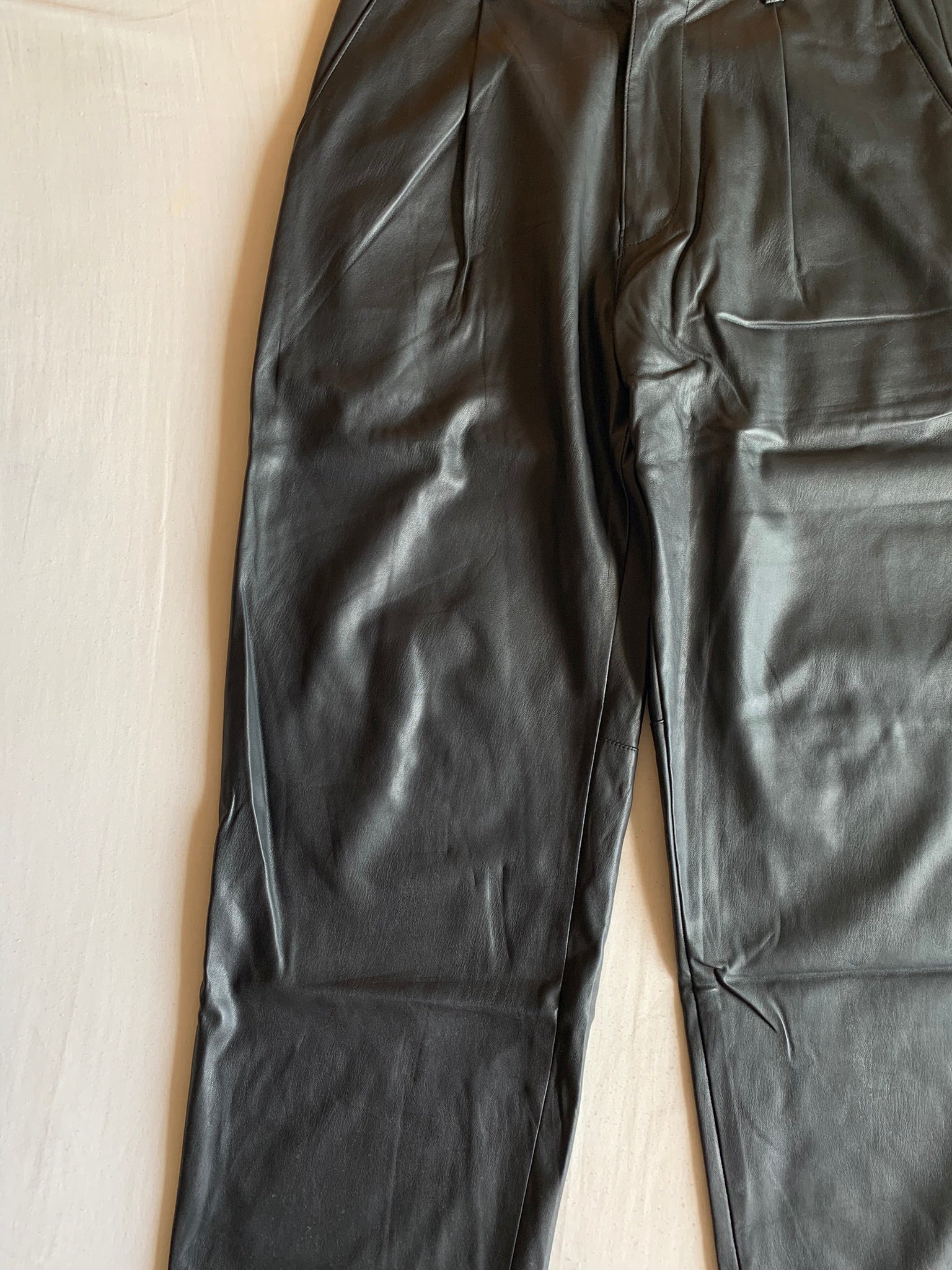Pantalón Bershka Efecto Piel Negro