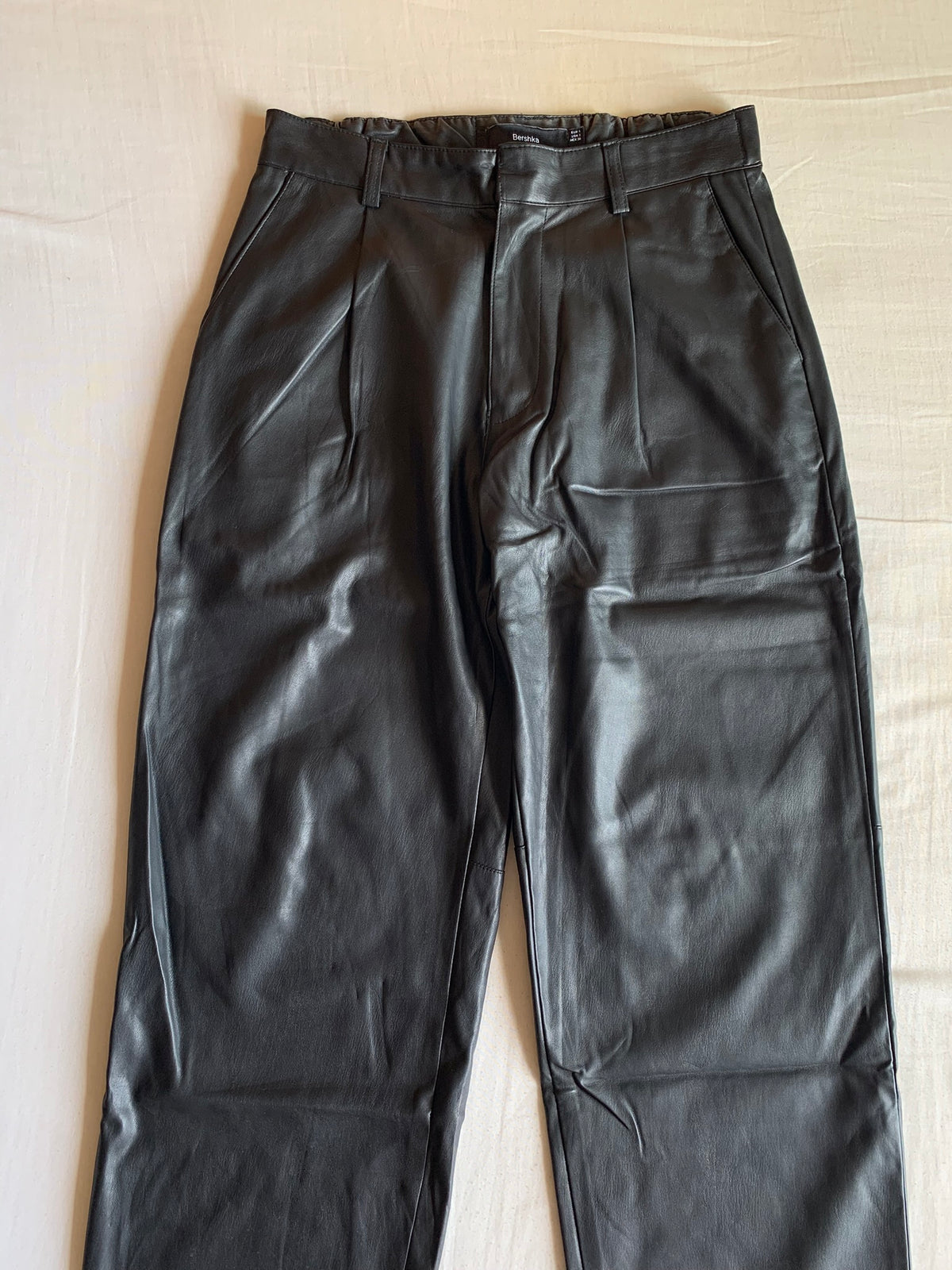 Pantalón Bershka Efecto Piel Negro