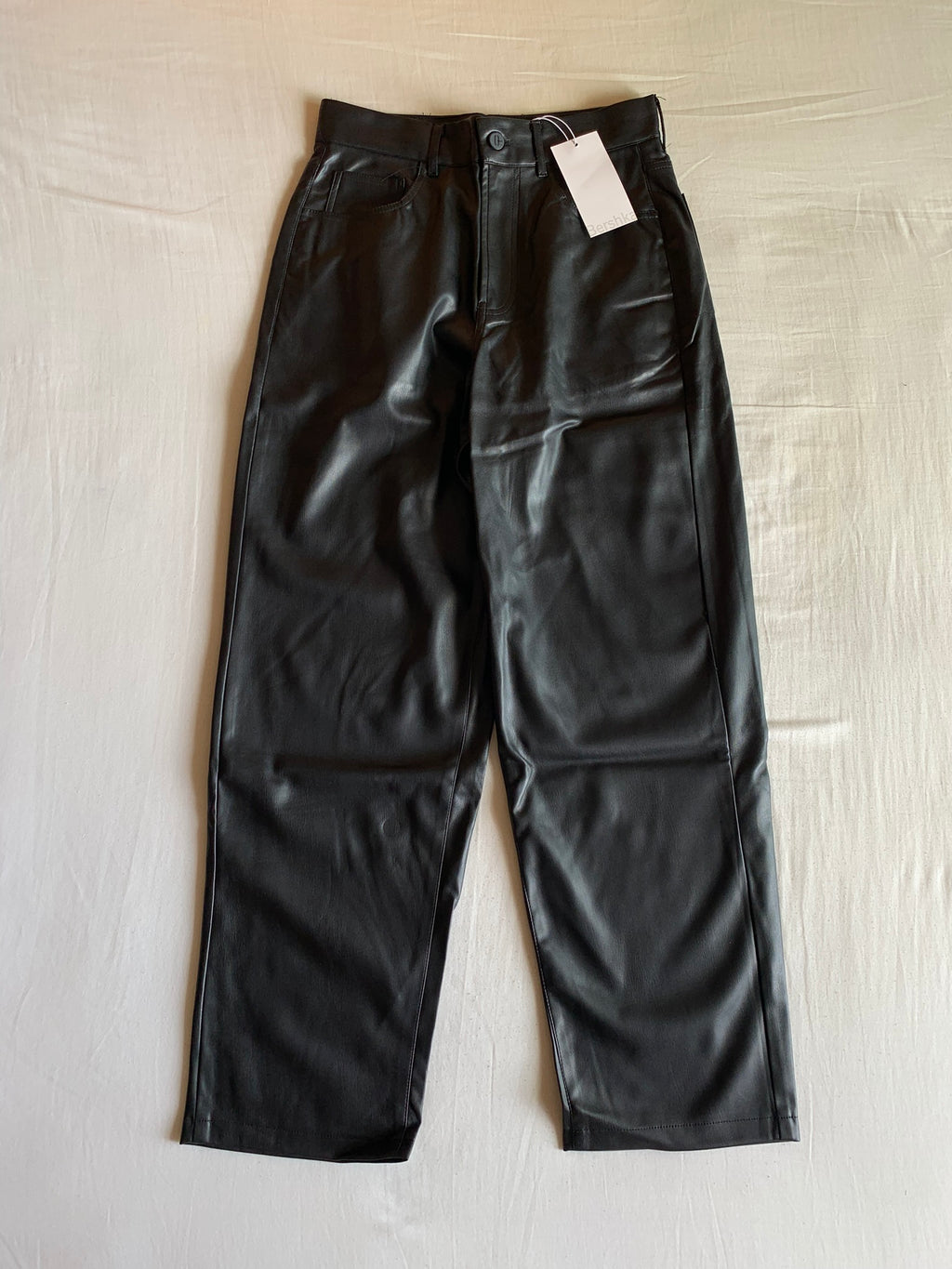 Pantalón Bershka Efecto Piel Negro Costuras