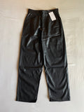 Pantalón Bershka Efecto Piel Negro Costuras