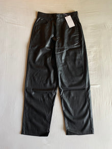 Pantalón Bershka Efecto Piel Negro Costuras