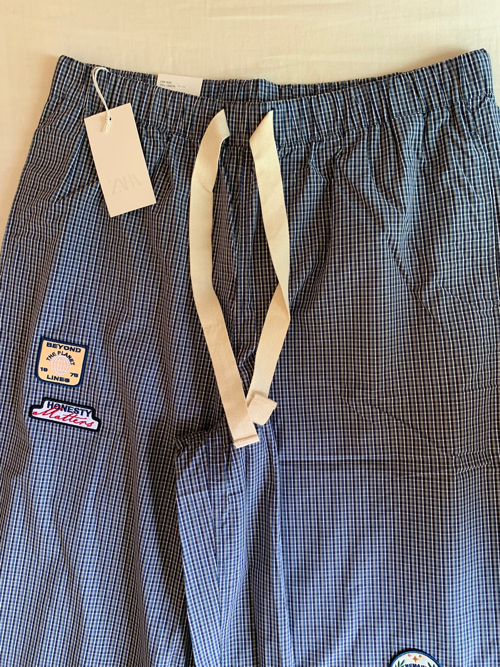 Pantalón Zara Relaxed Microcuadros con Parches