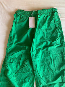 Pantalón Parachute Bershka Verde