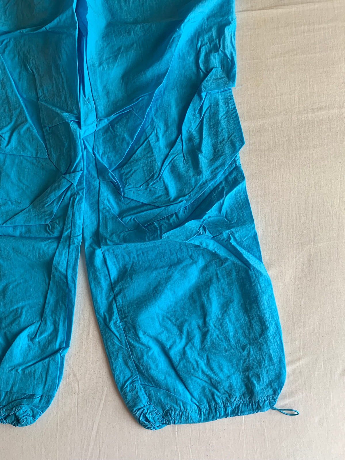Pantalón Parachute Bershka Azul