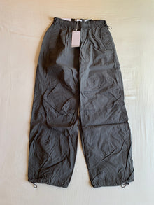 Pantalón Parachute Bershka Gris Oscuro