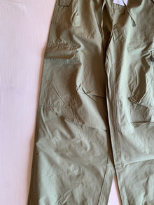 Pantalón Parachute Bershka Caqui