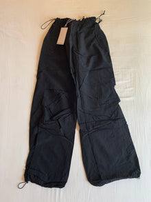 Pantalón Parachute Bershka Negro