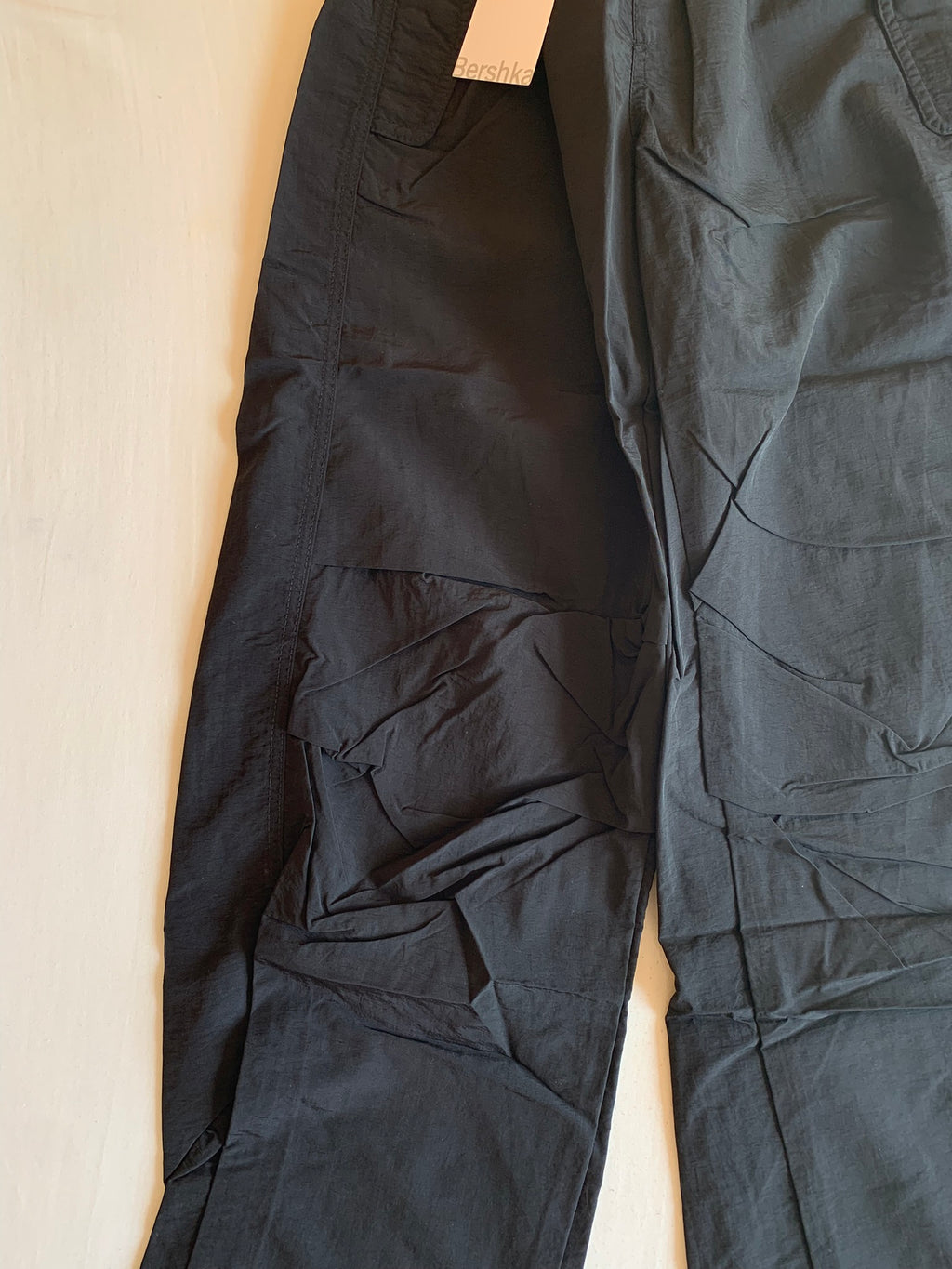 Pantalón Parachute Bershka Negro