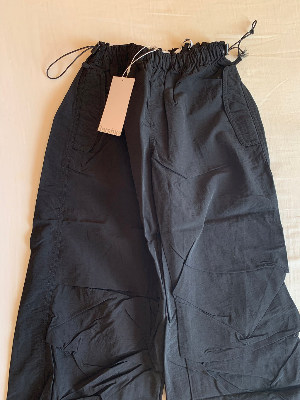 Pantalón Parachute Bershka Negro