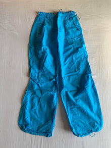 Pantalón Parachute Bershka Turquesa