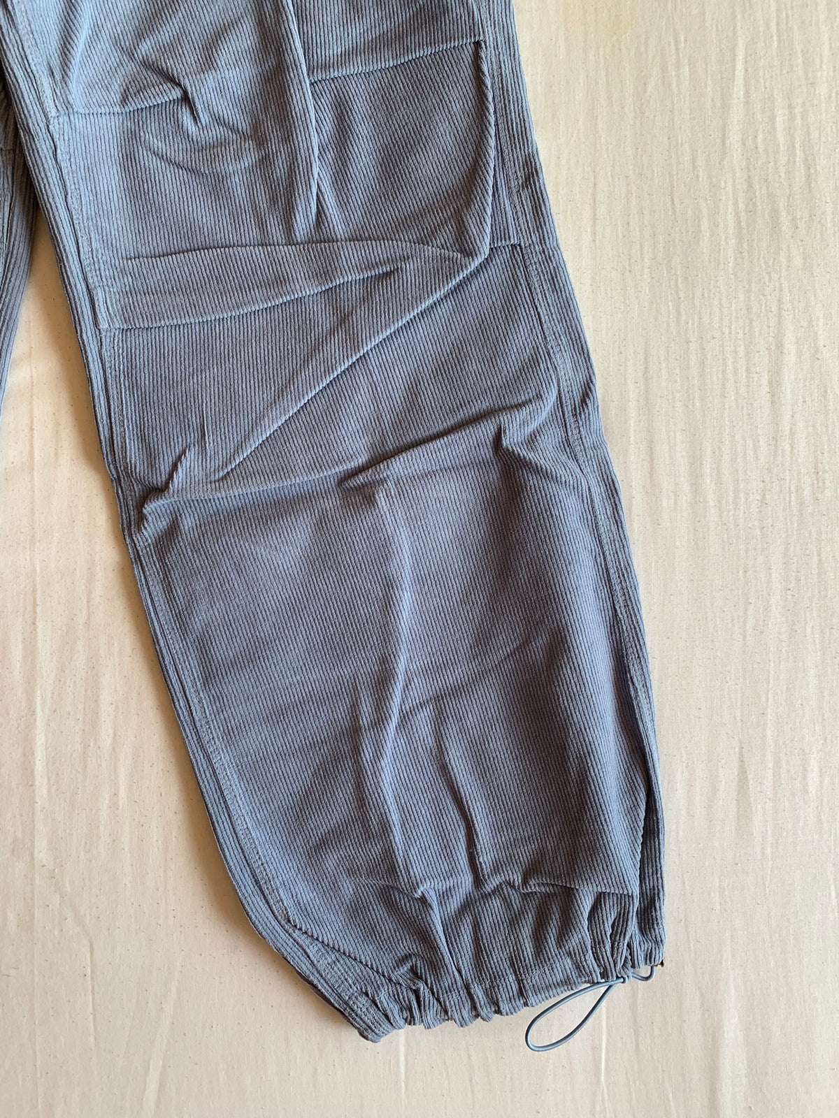 Pantalón Parachute Bershka Gris Azulado