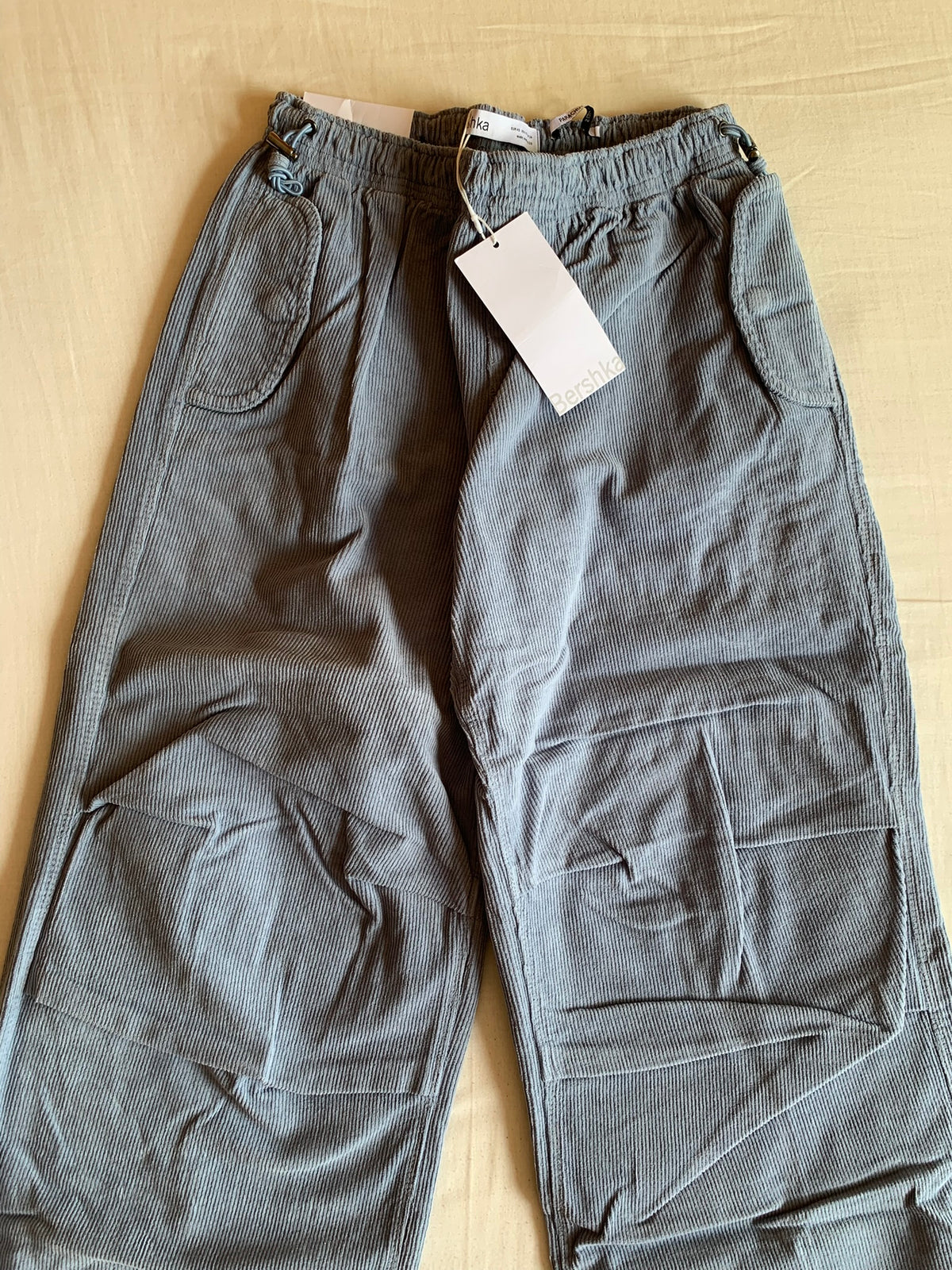 Pantalón Parachute Bershka Gris Azulado