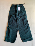 Pantalón Parachute Bershka Verde Oscuro