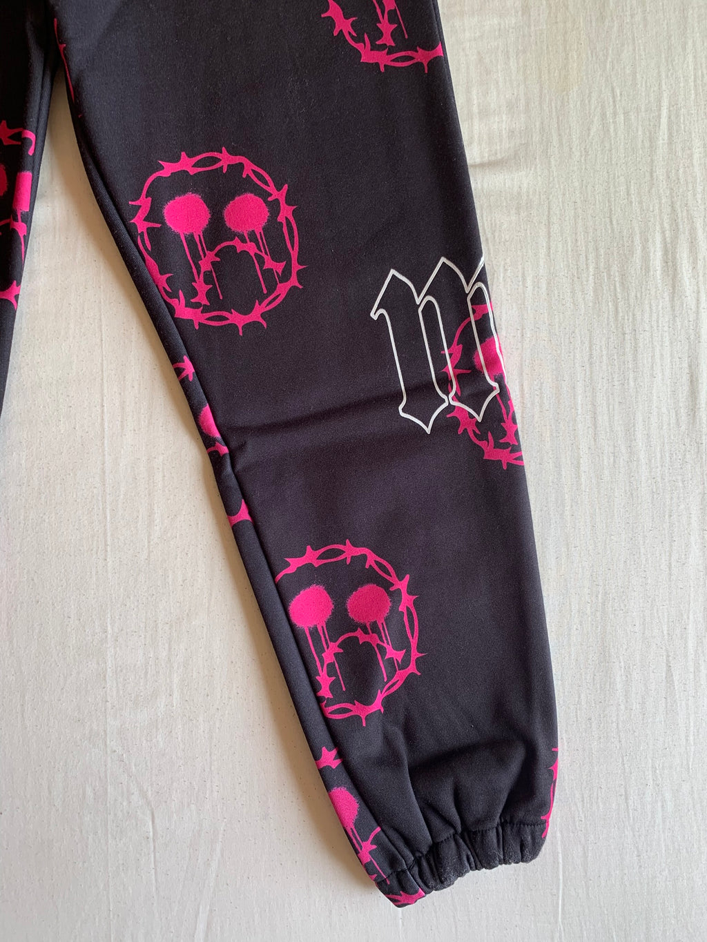 Pantalón Jogger BoohooMAN Calaveras