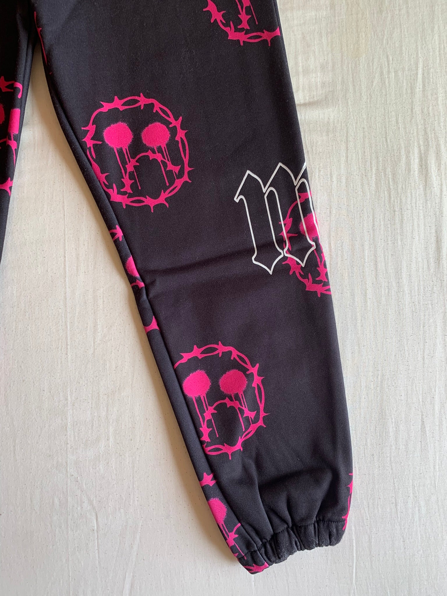 Pantalón Jogger BoohooMAN Calaveras