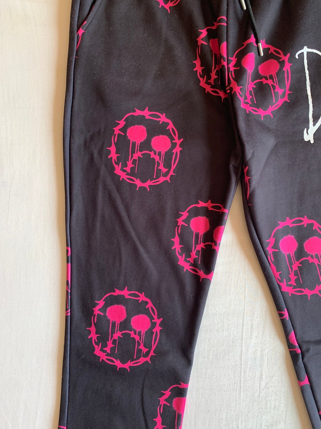 Pantalón Jogger BoohooMAN Calaveras