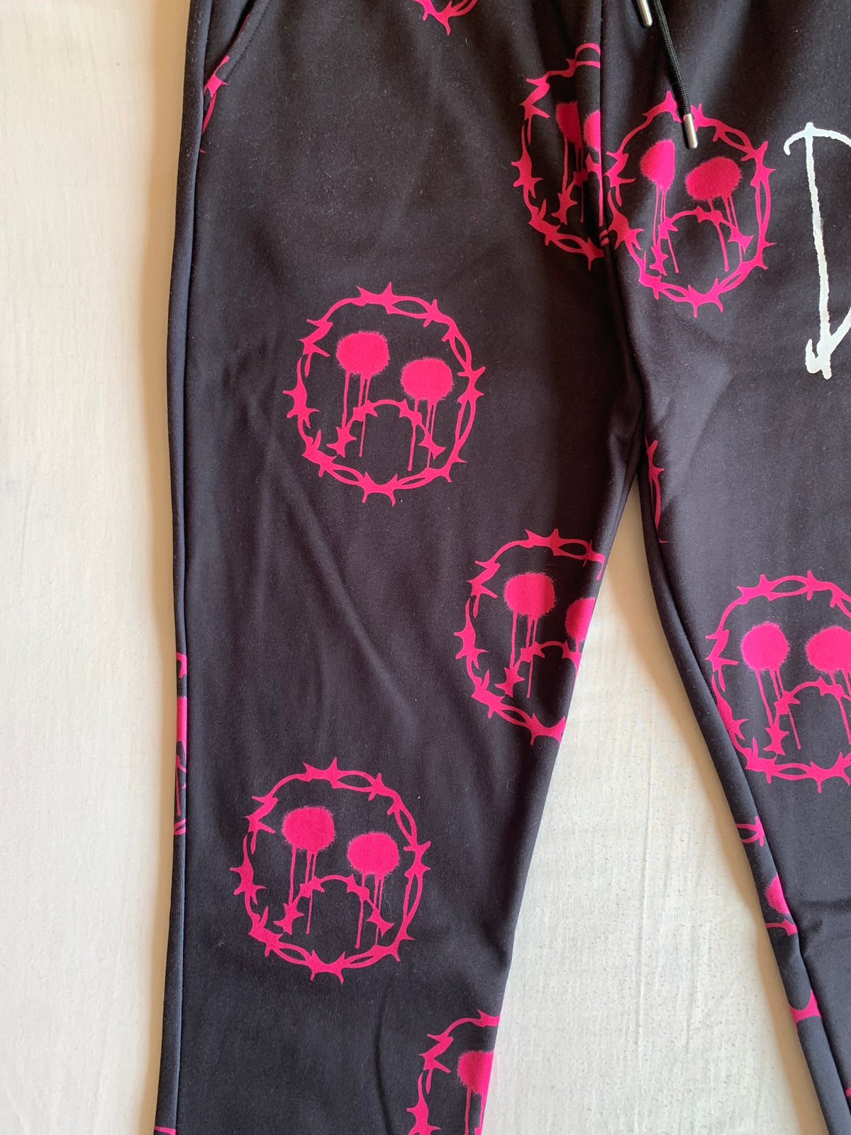 Pantalón Jogger BoohooMAN Calaveras