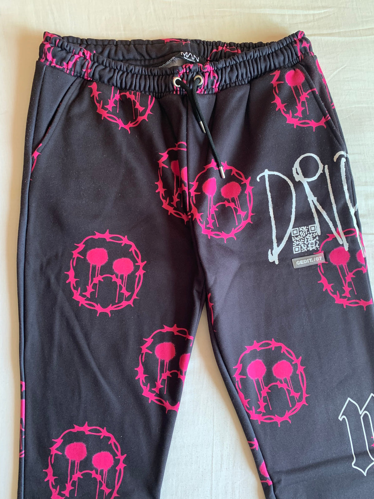 Pantalón Jogger BoohooMAN Calaveras