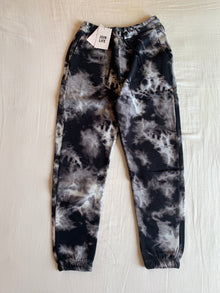Pantalón Jogger Bershka Tie Dye Negro y Blanco