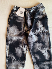 Pantalón Jogger Bershka Tie Dye Negro y Blanco
