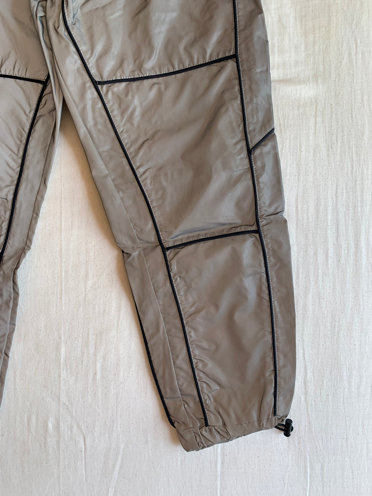 Pantalón Jogger Bershka Reflectante Gris