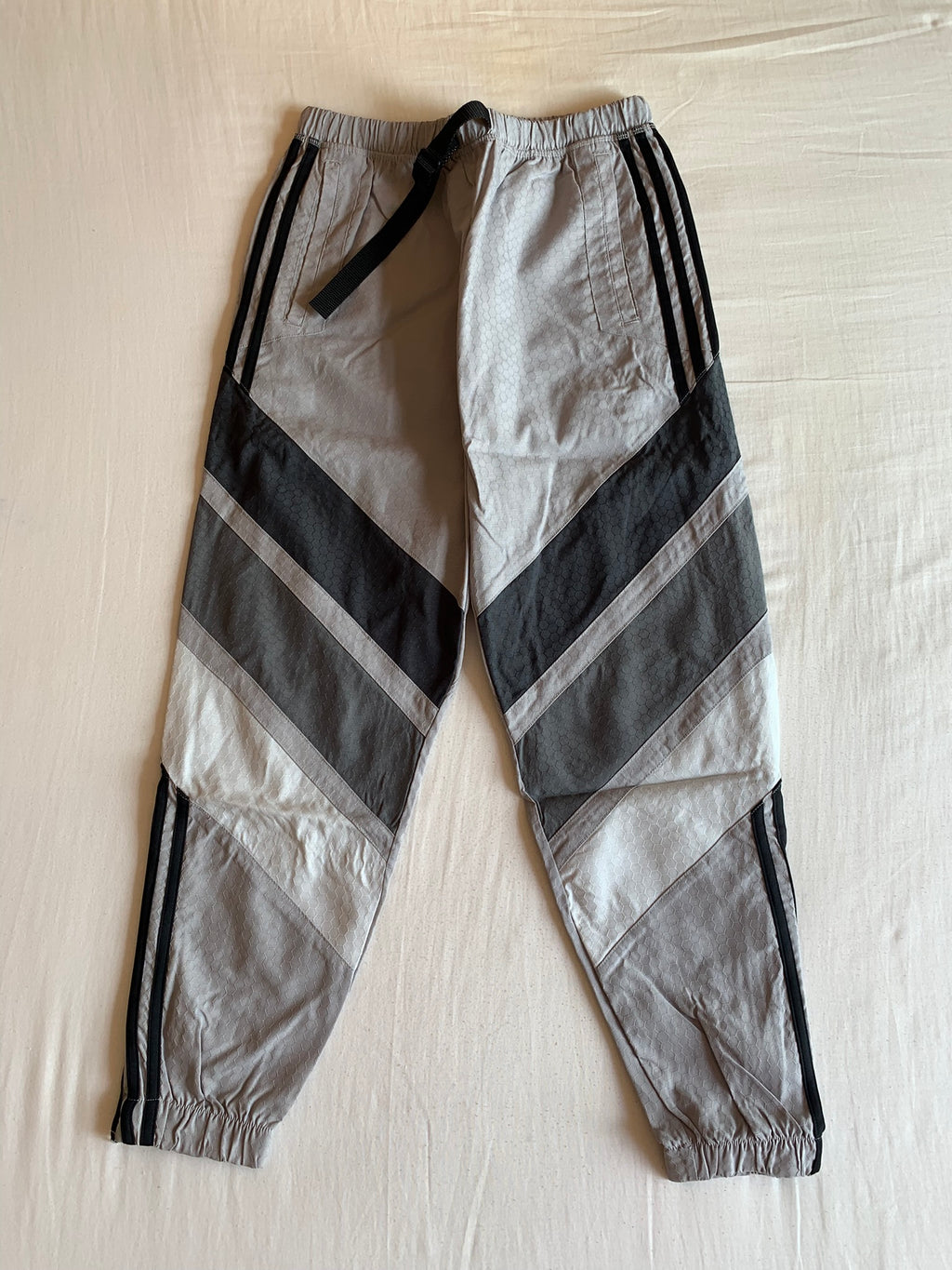 Pantalón Adidas Originals 3ST Gris