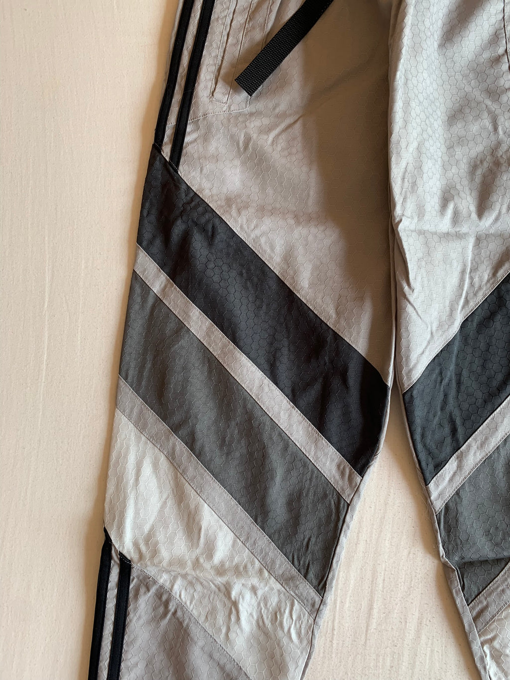 Pantalón Adidas Originals 3ST Gris