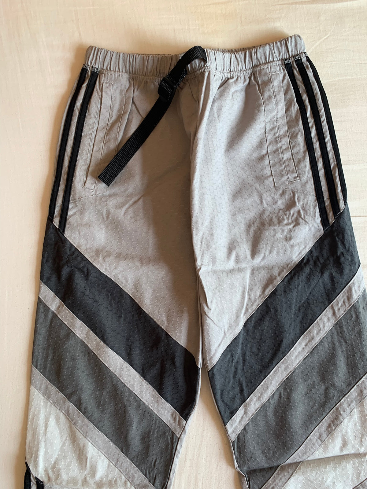 Pantalón Adidas Originals 3ST Gris